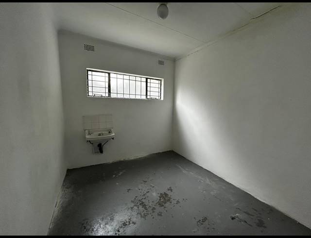 150M² WAREHOUSE TO LET IN WYNBERG